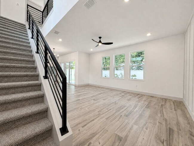 Building Photo - 724 Ellwood Ave