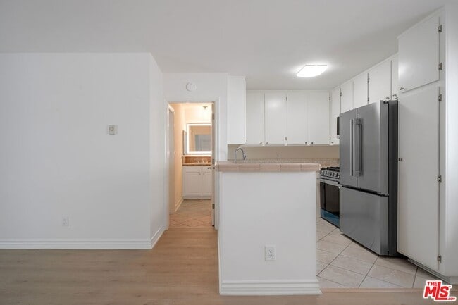 Building Photo - 9005 Cynthia St