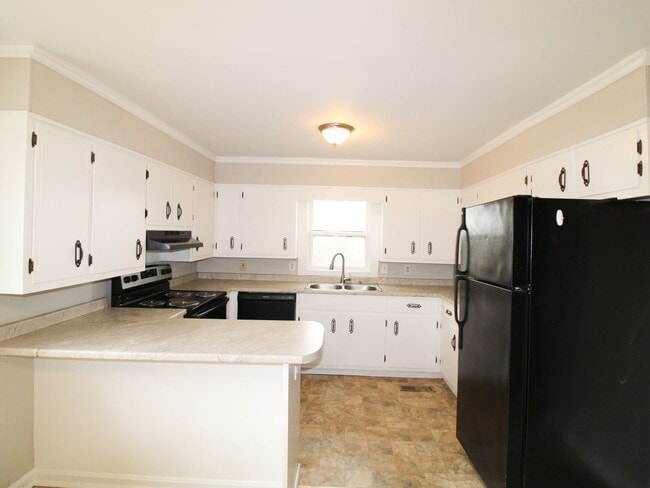 Building Photo - Rental with Country Setting!