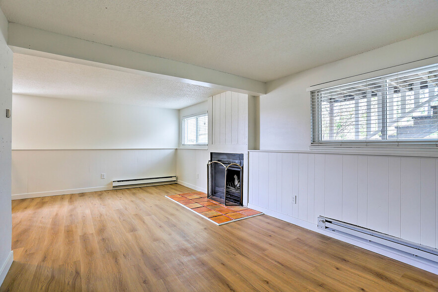 Building Photo - 2655 S Crystal St