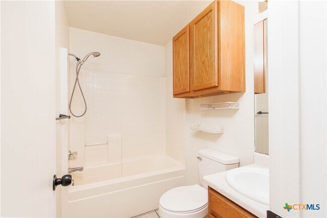 Building Photo - 11 Basswood Ct