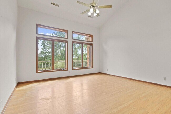 Building Photo - Private 3BR Brick Home with Scenic View