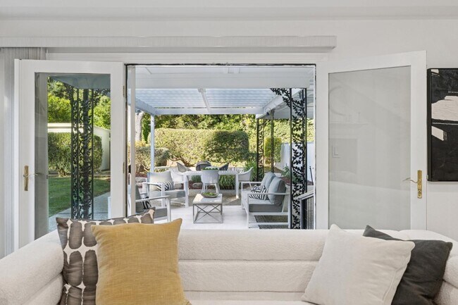 Building Photo - 243 Selby Ln