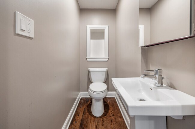 Building Photo - 713 Acadia Ct