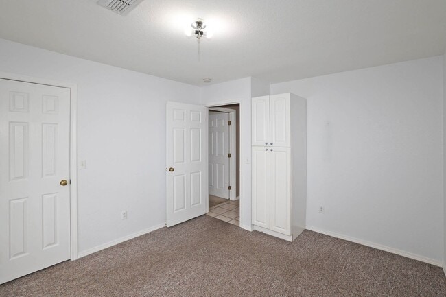 Building Photo - 5706 Laguna Dr