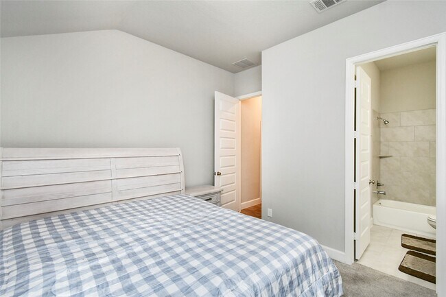 Building Photo - 5042 Albany Shores Ln