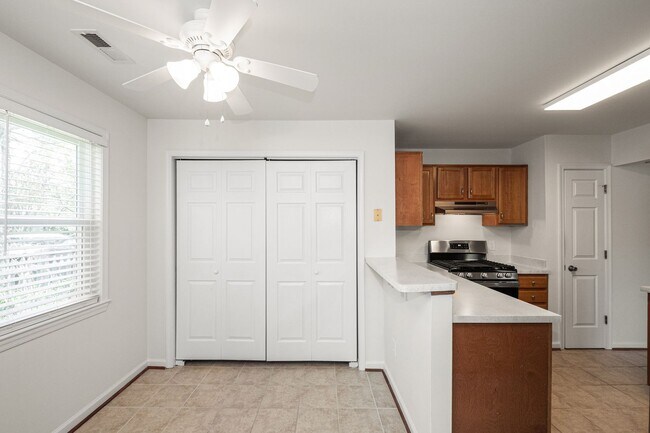 Building Photo - Beautiful Ranch in Pine Meadows | Water View