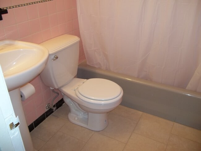 Building Photo - 414 Jacobson Dr