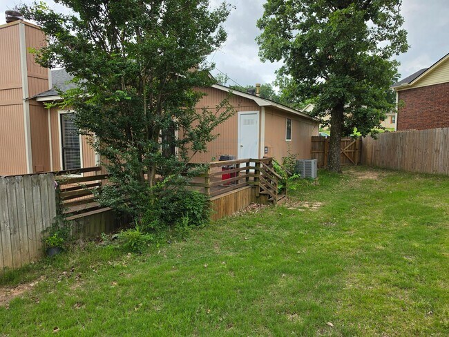 Building Photo - Great 3BR 2BA Find in Pleasant Tree Neighborhood!