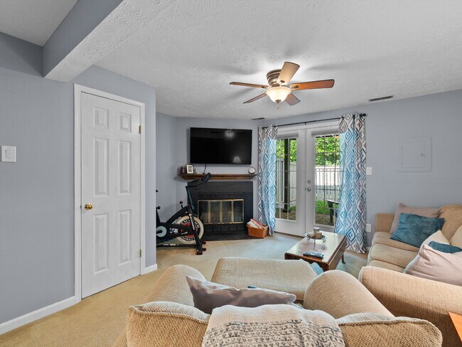 Building Photo - 1636 Fieldthorn Dr