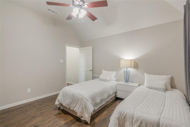 Building Photo - 5327 Elm Spring Ln