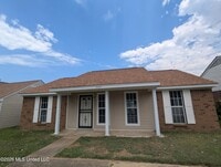 Building Photo - 3426 Laurelwood Dr
