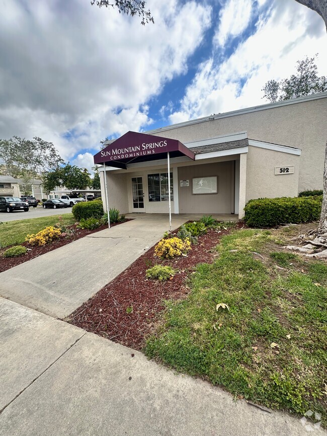 Building Photo - 512 Sandalwood Pl
