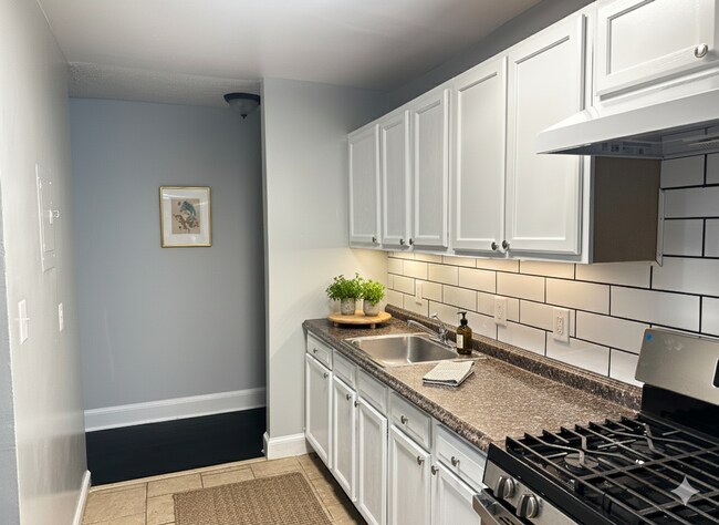 Building Photo - 4632 Hillside Rd SE