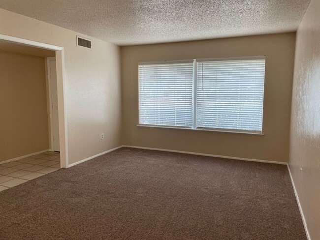 Building Photo - Application Received | Single-Story 3 Bed, 2 Bath | Prime Waco Location | Cul-de-Sac Lot with Gar...