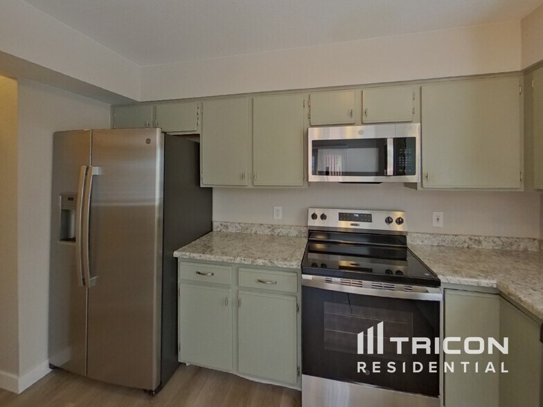 Building Photo - 1584 Canoe Creek Dr N