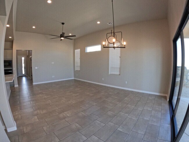 Building Photo - 3729 Santa Clarita Ave