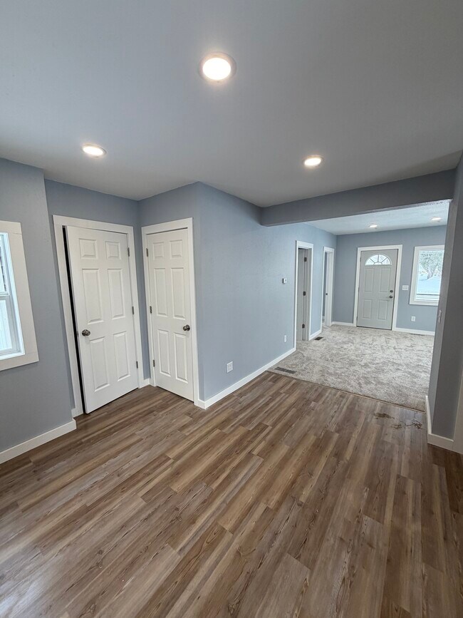 Building Photo - Columbus St