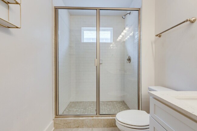 Building Photo - Convenient Nashville Rental Near Percy Pri...