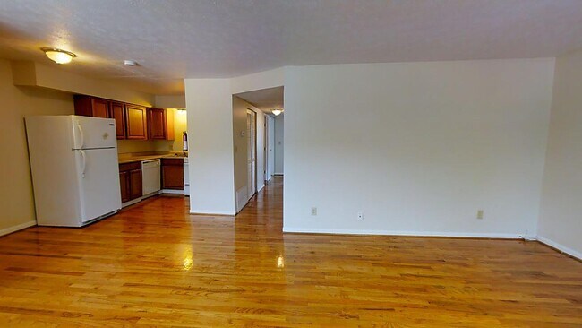 Building Photo - 350 E 12th Ave