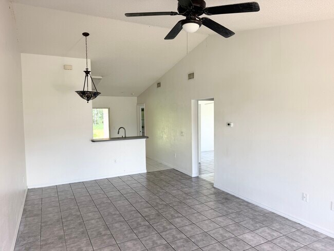 Building Photo - 33 Flemingwood Ln