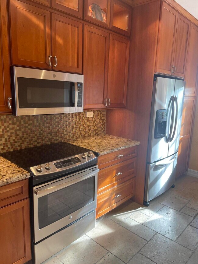 Building Photo - 5605 College Rd