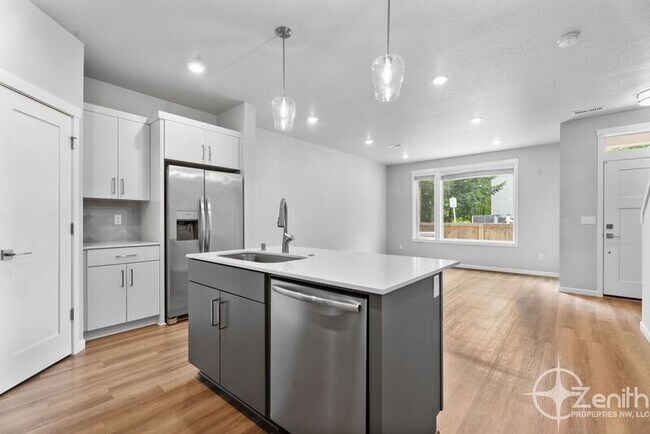 Building Photo - 16314 NE 20th St