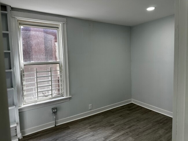Building Photo - 7621 S Eberhart Ave