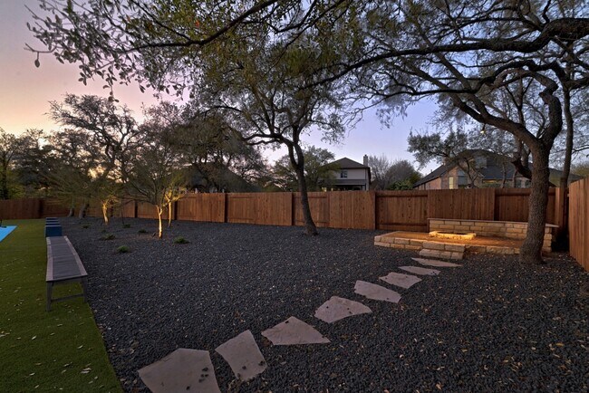 Building Photo - 131 Eaton Ln