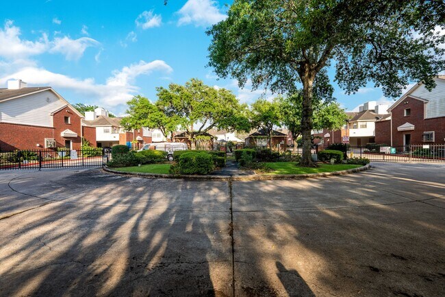 Building Photo - 1103 Dulles Ave