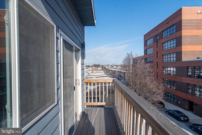 Building Photo - 128 S Ellwood Ave