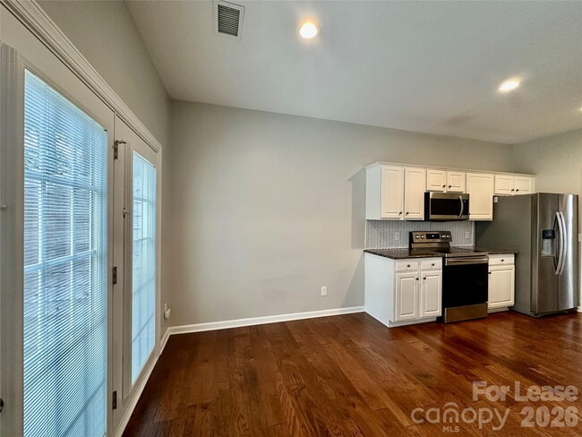 Building Photo - 5307 Bentgrass Run Dr