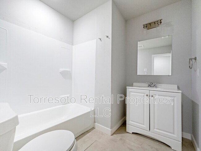 Building Photo - 1606 W Wildwood Dr