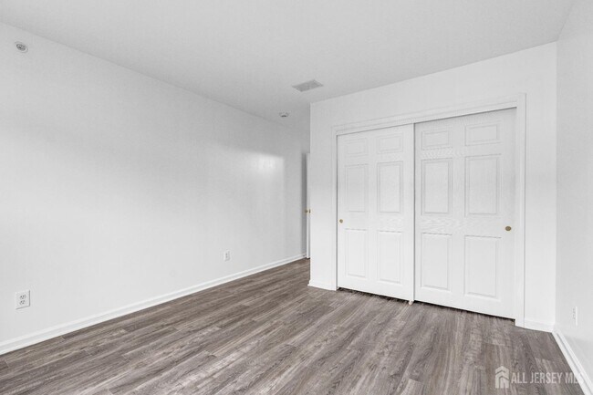 Building Photo - 21 Inverness Dr