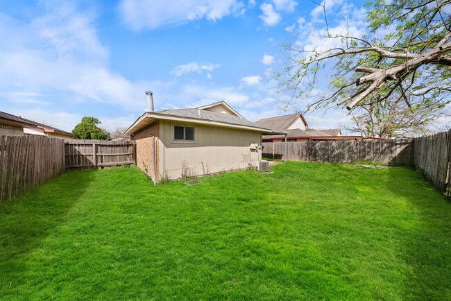 Building Photo - 15242 Peachmeadow Ln