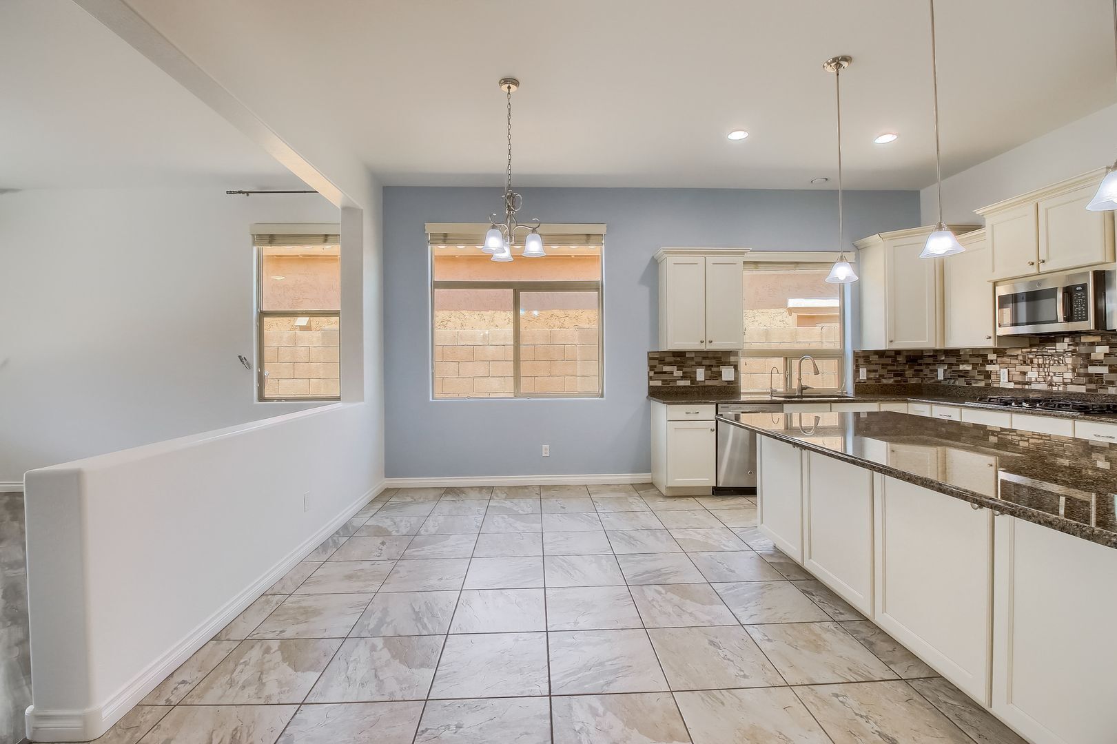 Building Photo - 237 E Lynx Pl