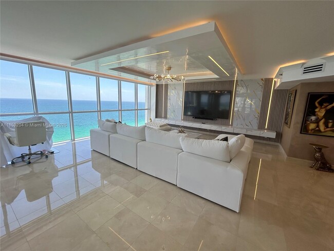 Building Photo - 16425 Collins Ave