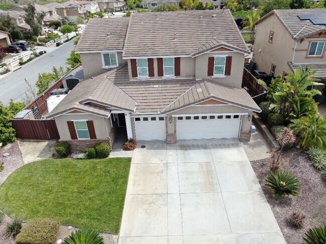 Building Photo - Spacious 5-Bedroom Luxury Home with Entertainer’s Backyard Oasis