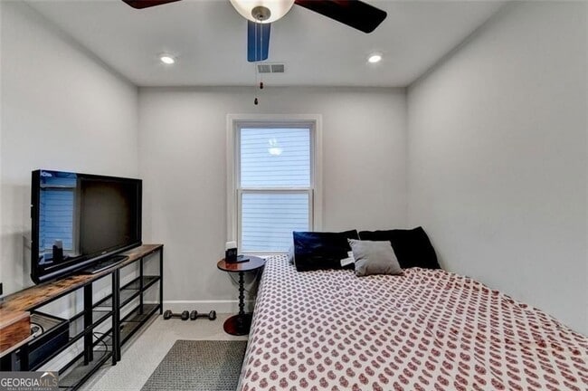 Building Photo - 811 Pineberry Ct