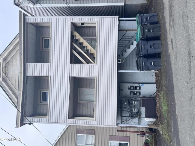 Building Photo - 10 Grace St