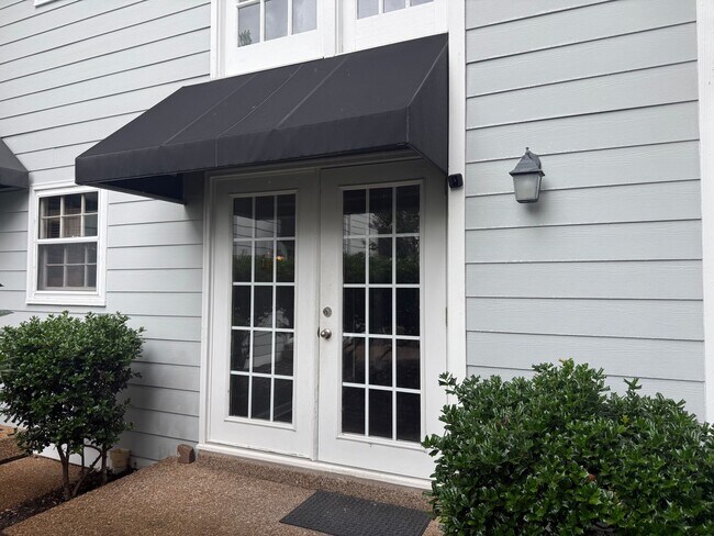 Building Photo - 2135 Acklen Ave