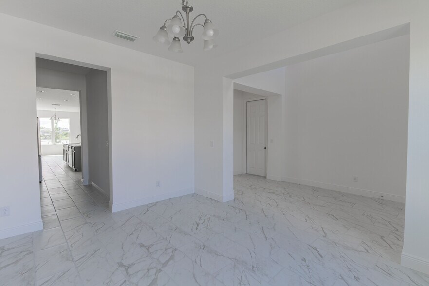 Building Photo - 5018 Down Ct