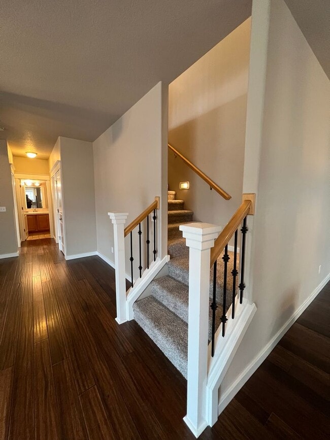 Building Photo - 3+ -Bedroom 3-Bathroom West Eugene Stunner!