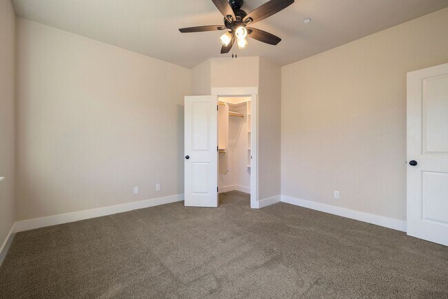 Building Photo - Discover your dream rental just minutes off the Skyway in beautiful Paradise