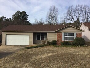 Building Photo - "Charming 2-Bed Home with Gleaming Hardwood Floors in Prime Jonesboro Location!"