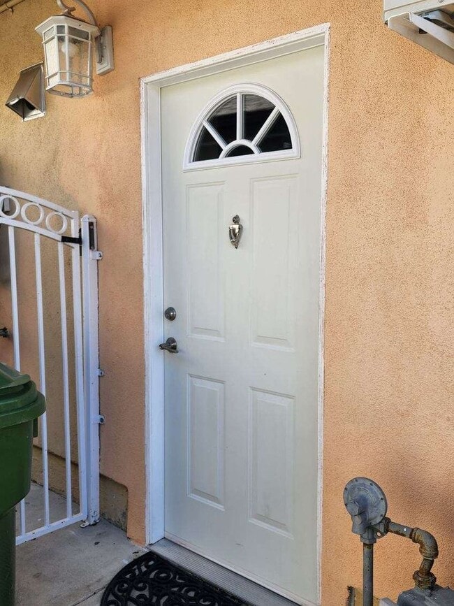 Building Photo - 10458 Brooke Ave