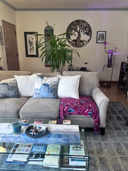 Building Photo - 3508 S Pine Ave