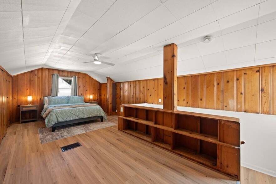 Building Photo - 611 E 260th St