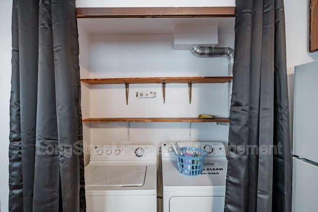 Building Photo - 1950 NW Hayes Ave