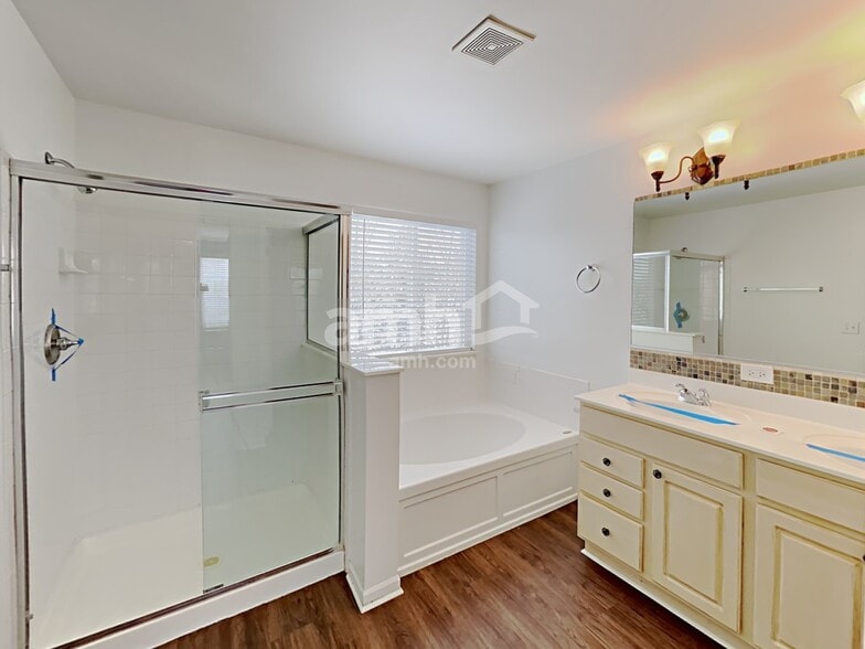 Building Photo - 204 Stearn Dr